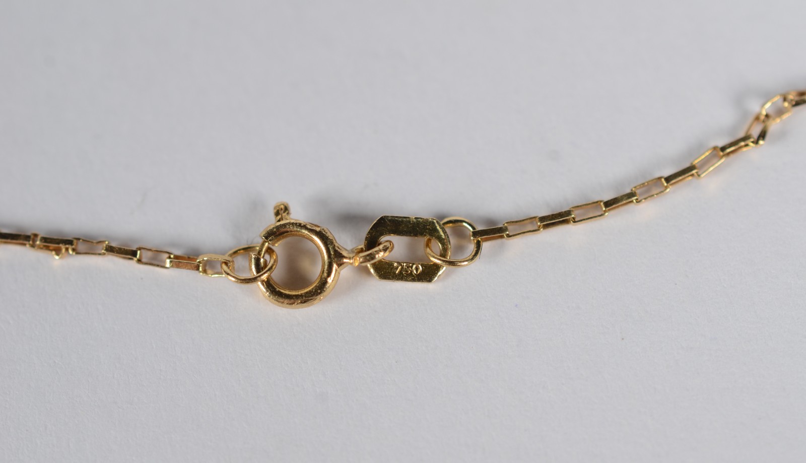 Colar com pendente de ouro 18 k., contraste 750. (Por motivos de... - foto 5 de 8