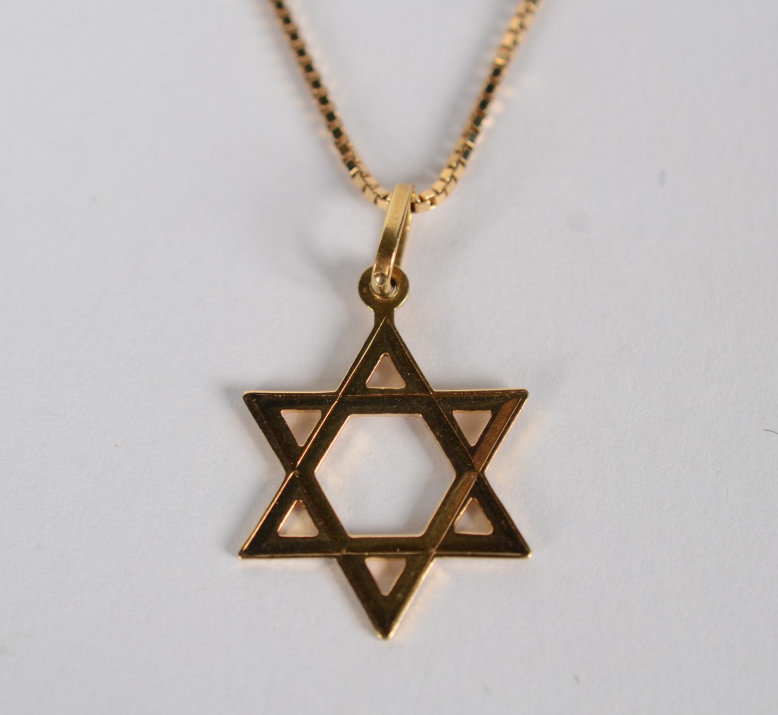 Colar de ouro 18k., contraste 750 com pendente Estrela de Davi. (Por... - foto 1 de 5