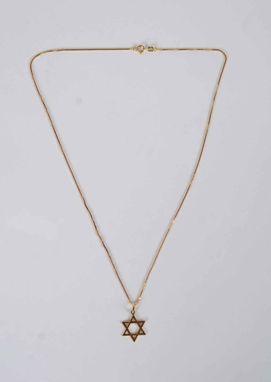 Colar de ouro 18k., contraste 750 com pendente Estrela de Davi. (Por... - foto 2 de 5
