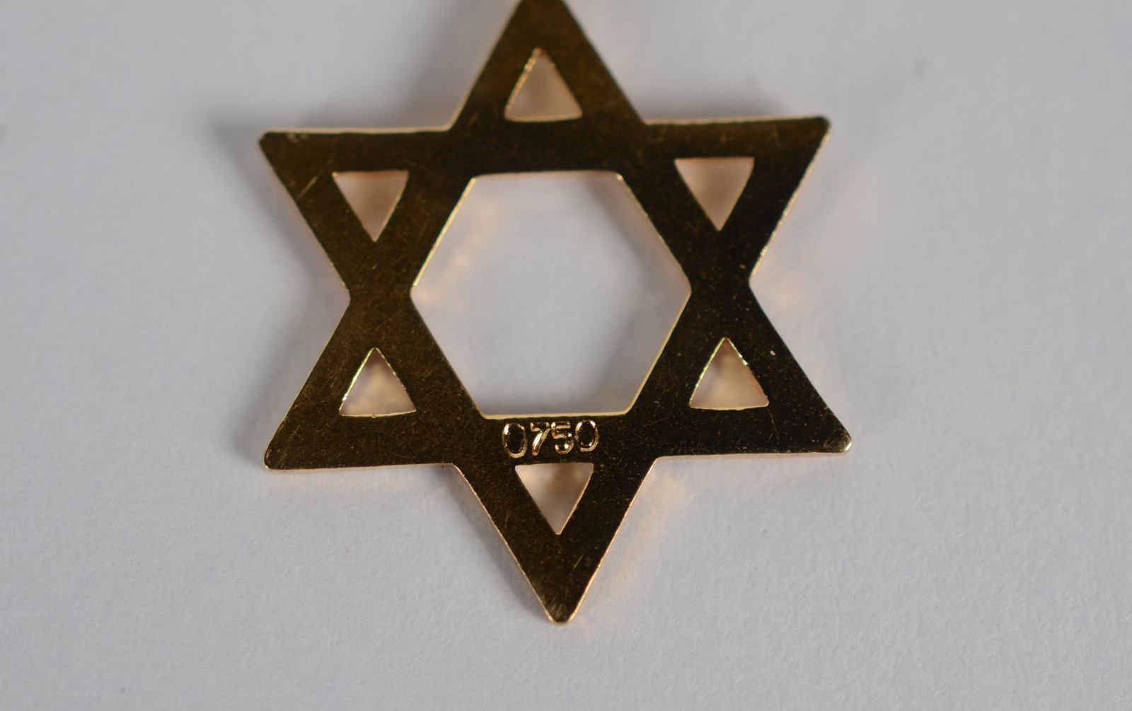 Colar de ouro 18k., contraste 750 com pendente Estrela de Davi. (Por... - foto 3 de 5
