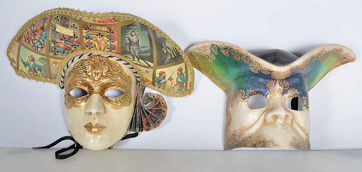 Duas máscaras italianas carnavalescas.