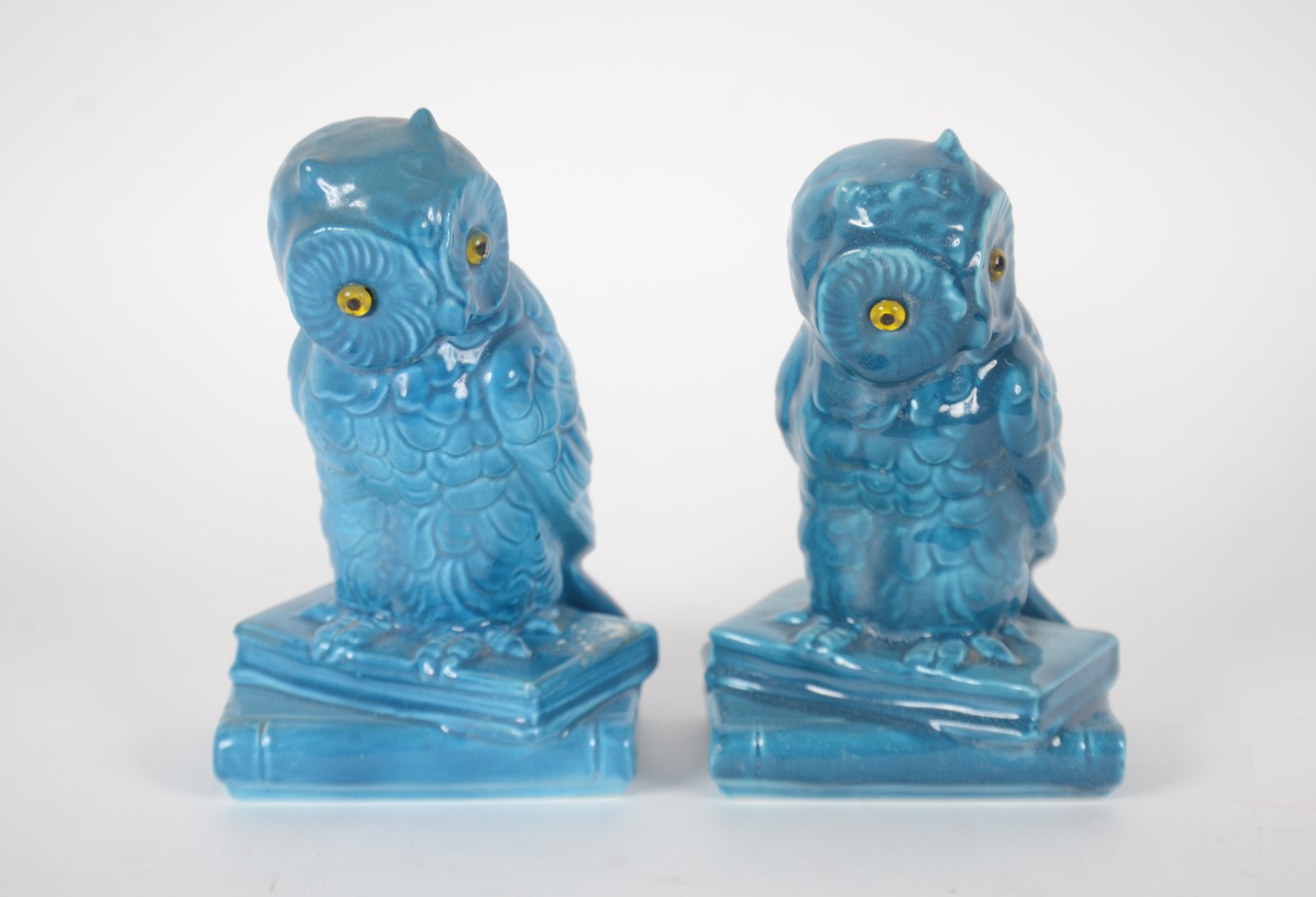 Par de estatuetas de cerâmica azul turquesa representando corujas. - foto 1 de 6