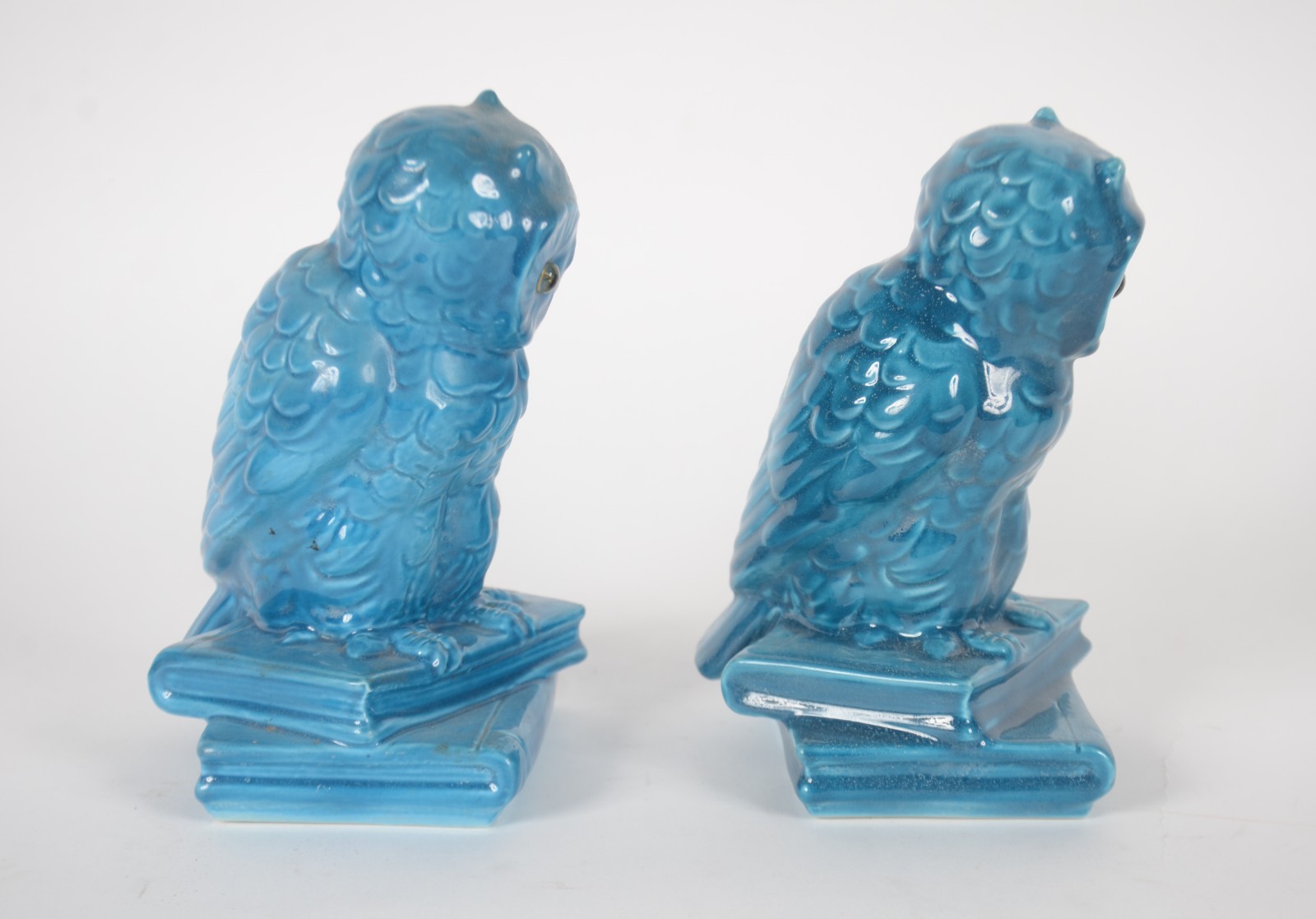 Par de estatuetas de cerâmica azul turquesa representando corujas. - foto 2 de 6