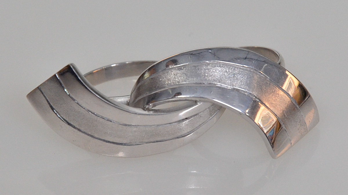Anel de prata 925 para uso em 2 dedos, medidas de 19 e 22,5. Peso...