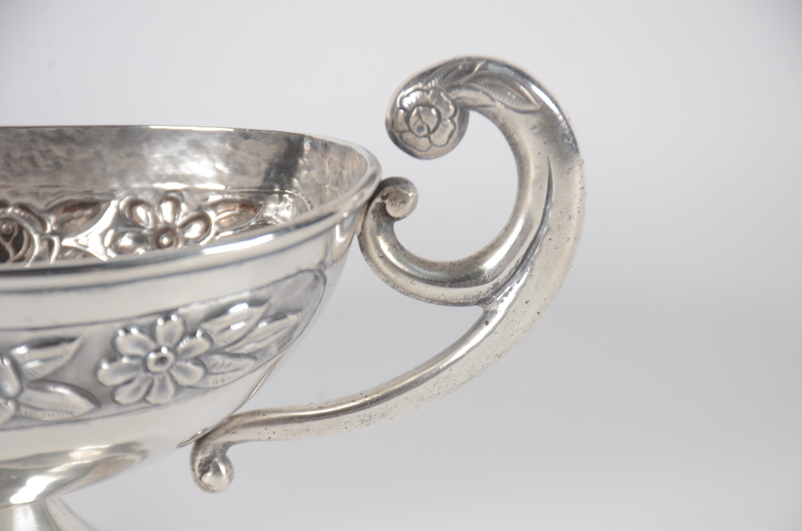 Molheira de prata mexicana Sterling com grega floral em relevo. - foto 2 de 6
