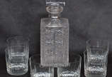 Sete peças de cristal lapidado, sendo uma garra... - Sete peças de cristal lapidado, sendo uma garrafa e 6 copos para whisky.