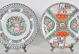 Dois pratos de porcelana chinesa, diam.31 cm. - Dois pratos de porcelana chinesa, diam.31 cm.