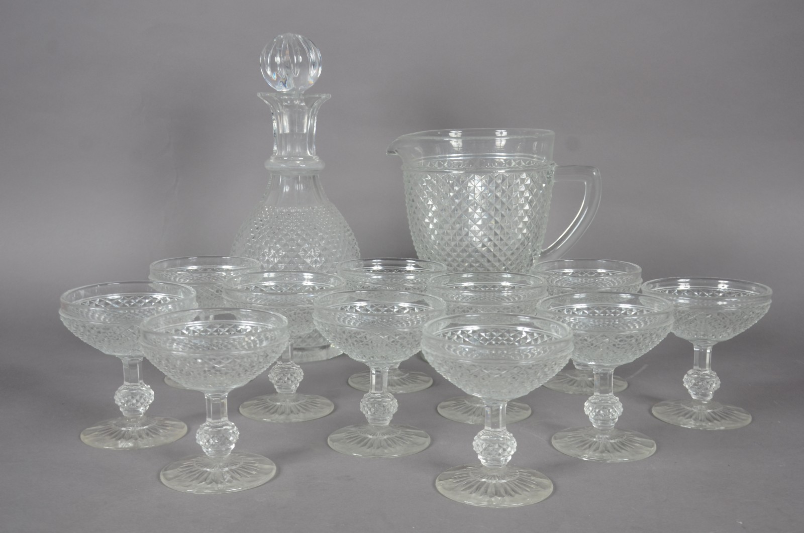 Conjunto em demi cristal lapidação bico de jaca, composto de: Jarra... - foto 1 de 11