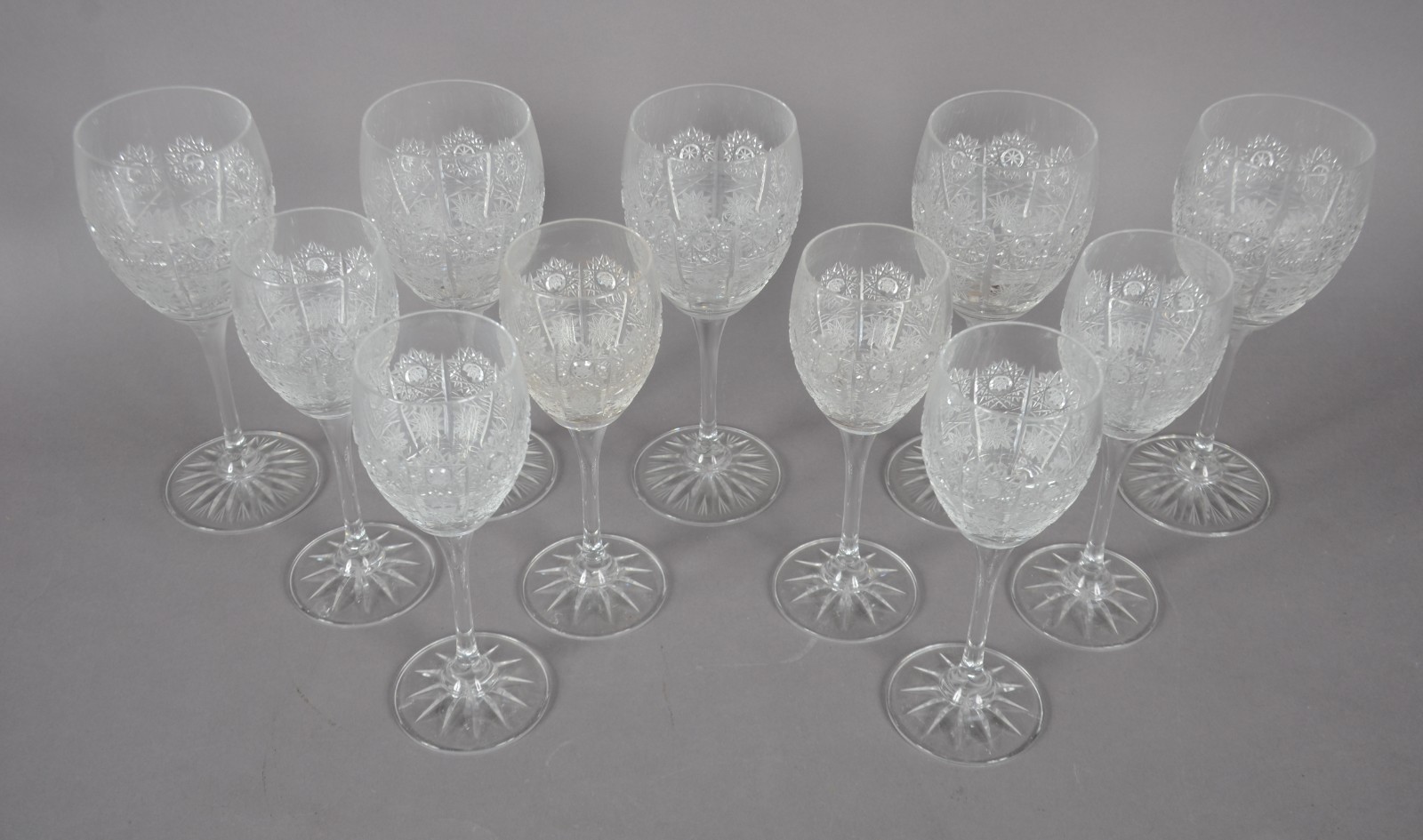 Conjunto de taças de cristal tcheco lapidado, composto de: 5 para... - foto 2 de 8