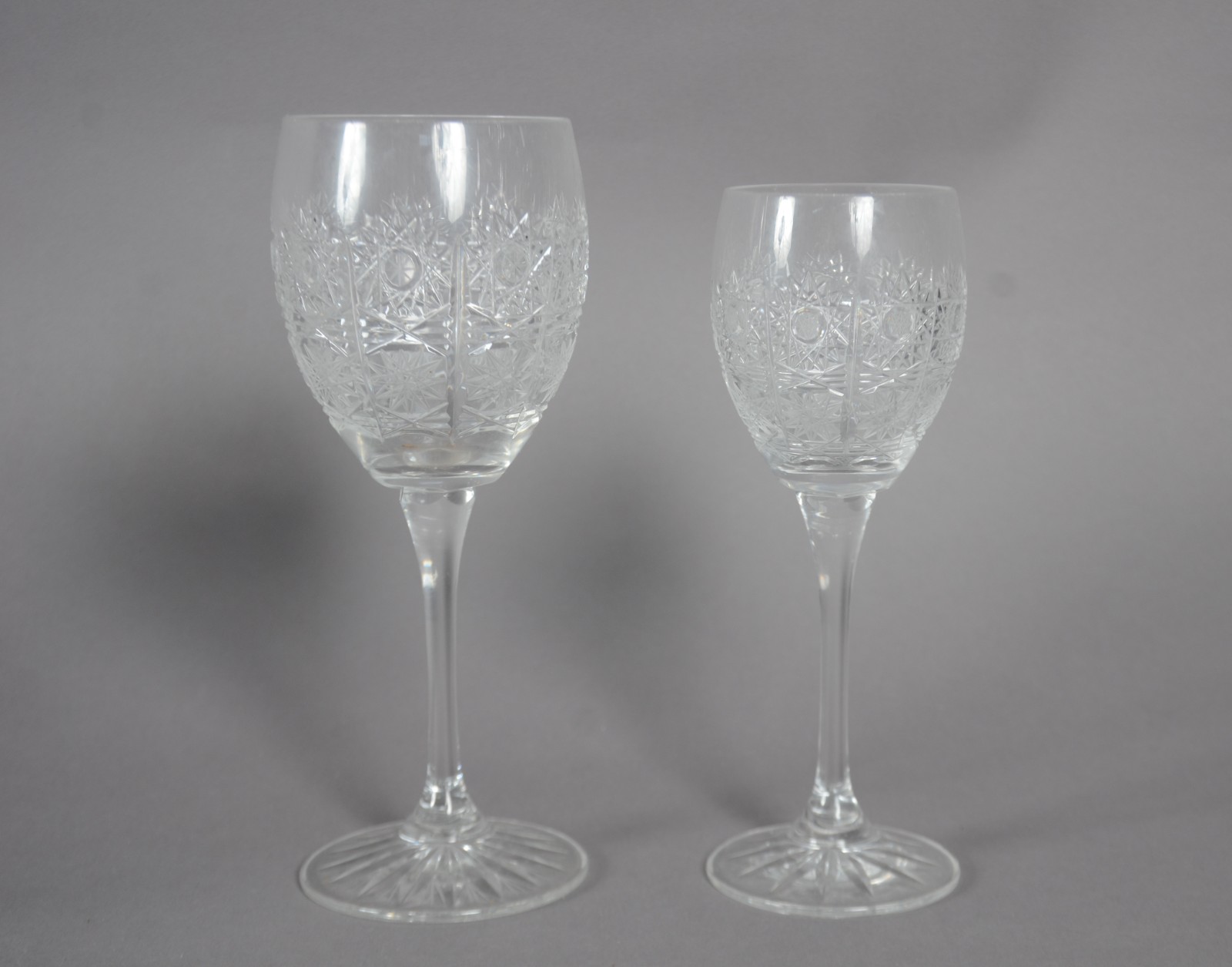 Conjunto de taças de cristal tcheco lapidado, composto de: 5 para... - foto 3 de 8