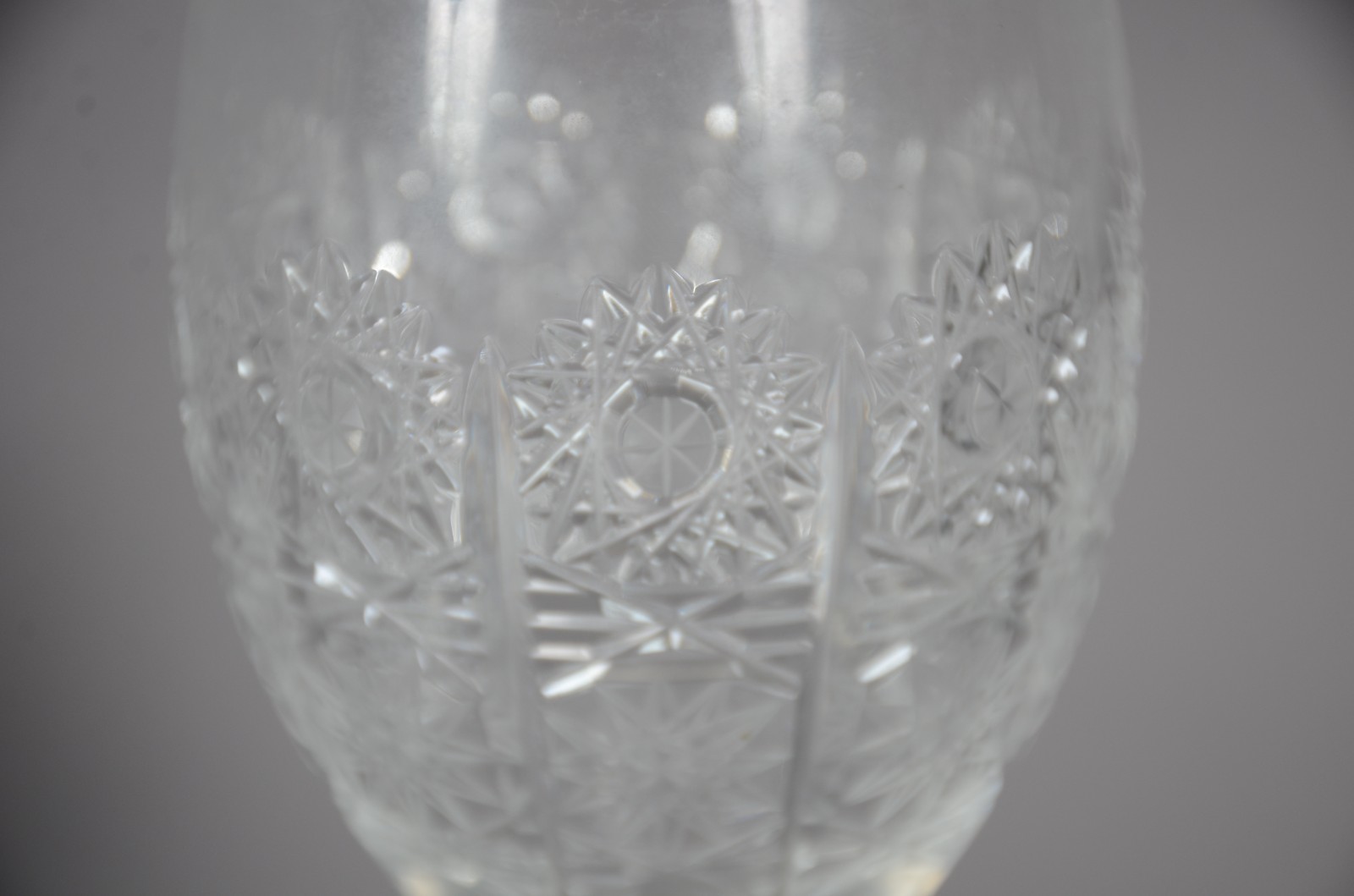 Conjunto de taças de cristal tcheco lapidado, composto de: 5 para... - foto 5 de 8