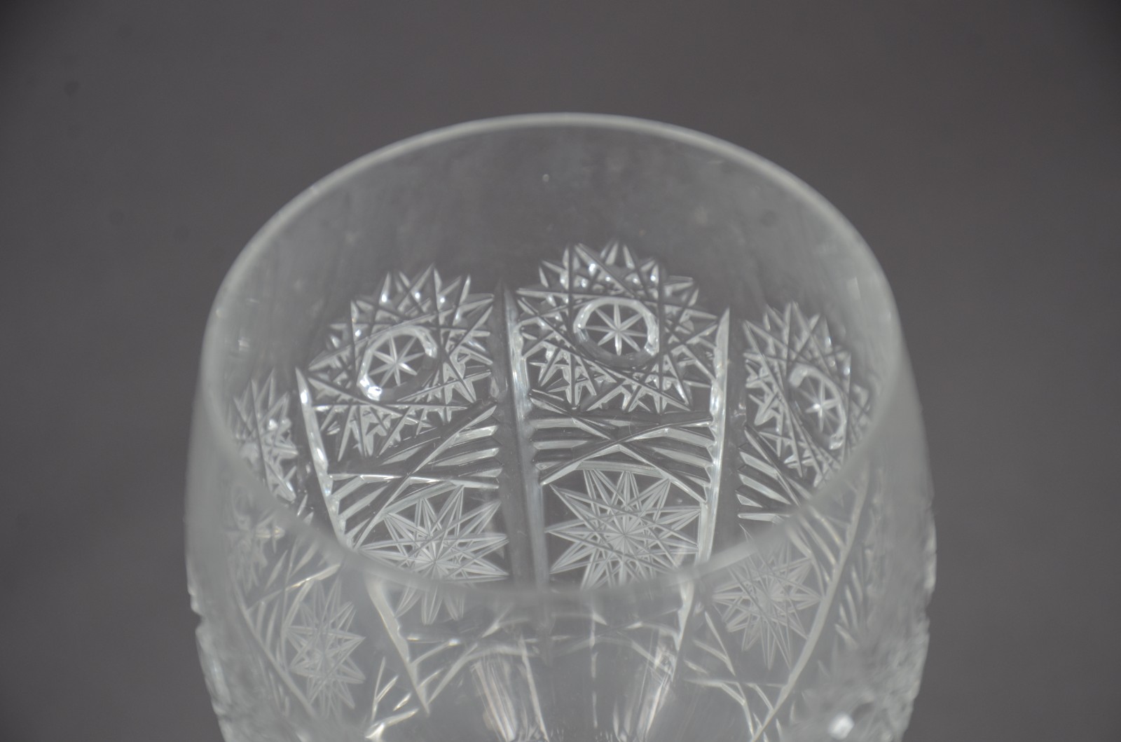 Conjunto de taças de cristal tcheco lapidado, composto de: 5 para... - foto 7 de 8