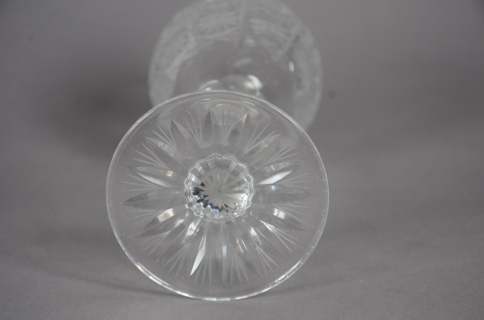 Conjunto de taças de cristal tcheco lapidado, composto de: 5 para... - foto 8 de 8