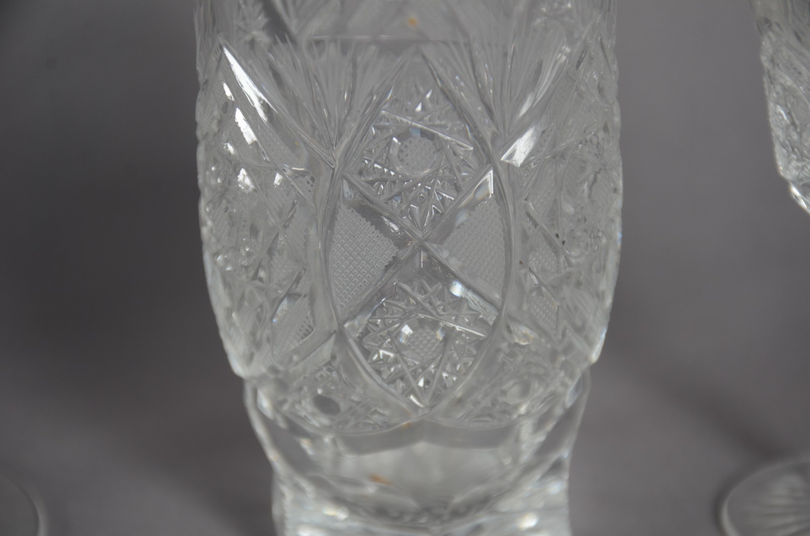 Serviço de copos de cristal tcheco lapidado, composto de: 8 para... - foto 3 de 11