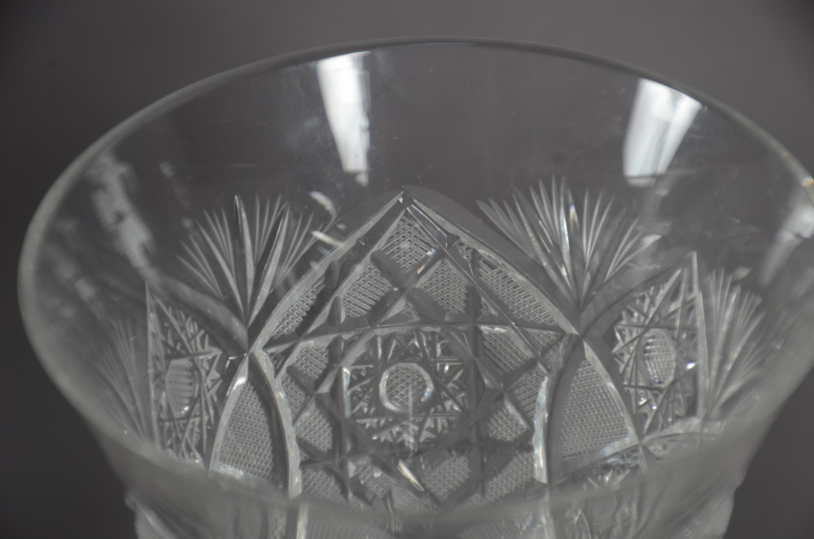 Serviço de copos de cristal tcheco lapidado, composto de: 8 para... - foto 5 de 11