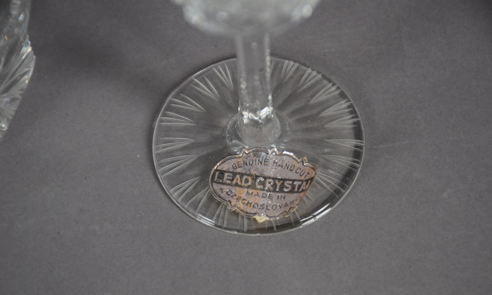 Serviço de copos de cristal tcheco lapidado, composto de: 8 para... - foto 10 de 11