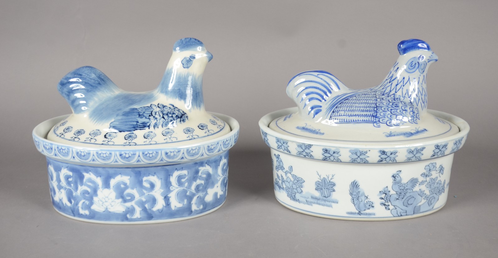 Duas terrinas de porcelana azul e branca, tampas no feitio de... - foto 6 de 10