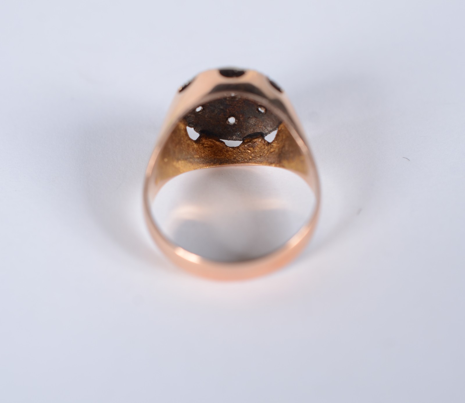 Anel de ouro 18k., e ouro branco cravejado de brilhantes, aro 18... - foto 4 de 8