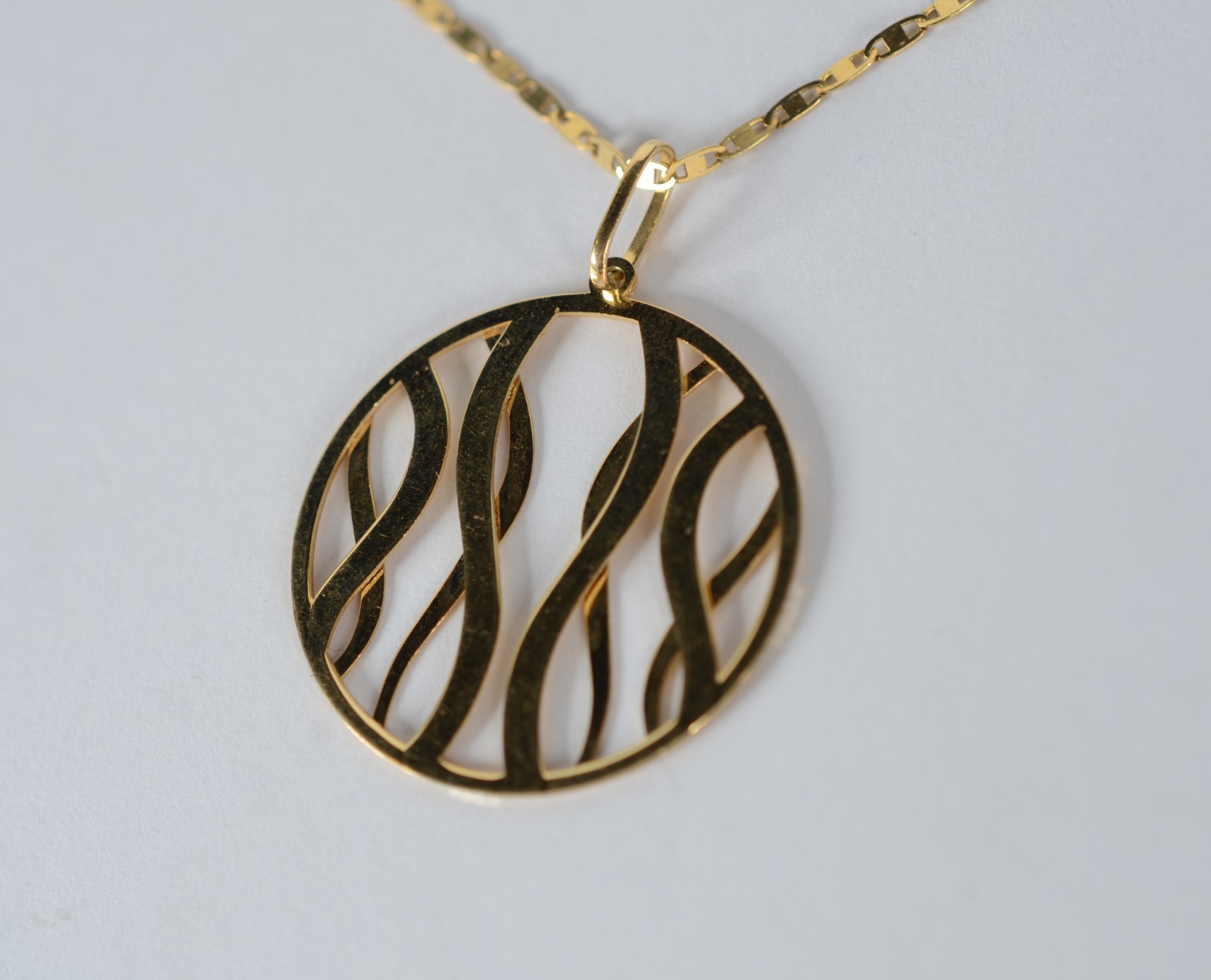 Gargantilha de ouro 18k., contraste 750 com pendente. (Por motivos de... - foto 1 de 7