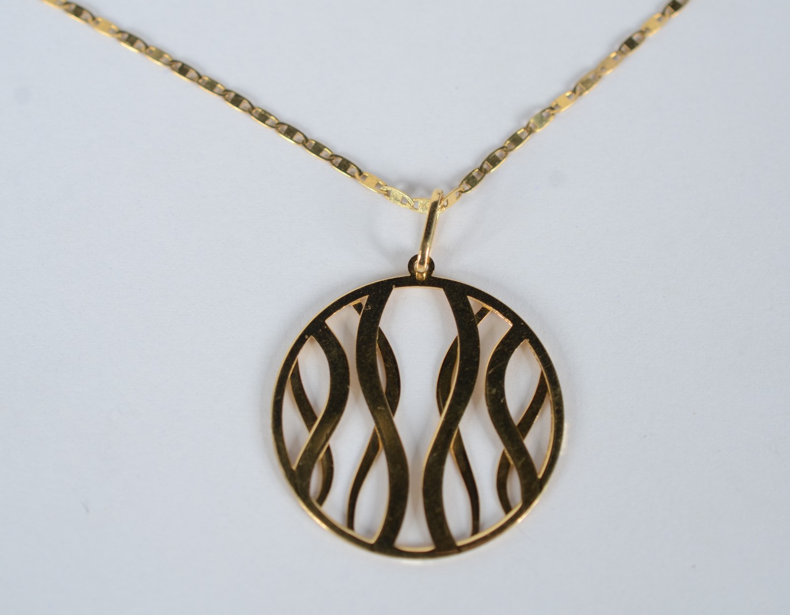 Gargantilha de ouro 18k., contraste 750 com pendente. (Por motivos de... - foto 2 de 7