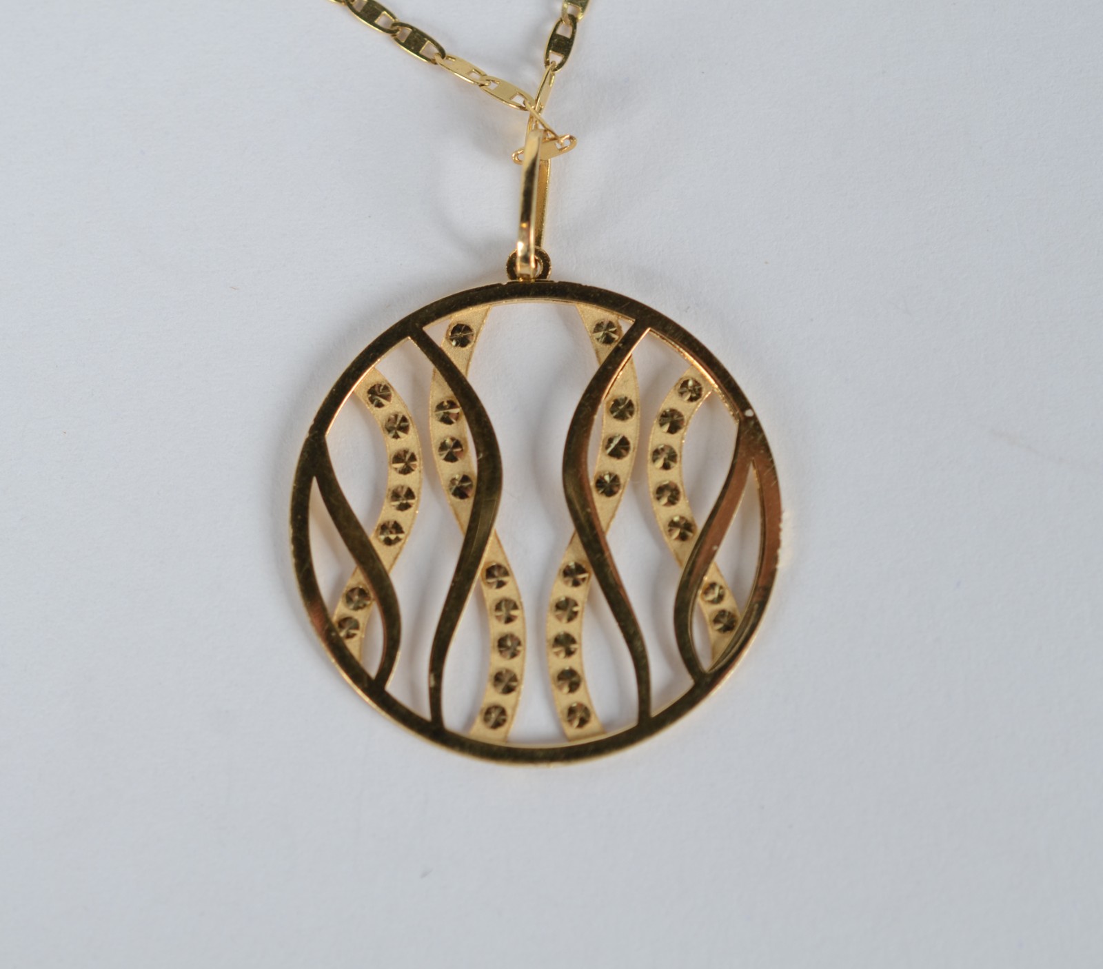 Gargantilha de ouro 18k., contraste 750 com pendente. (Por motivos de... - foto 4 de 7
