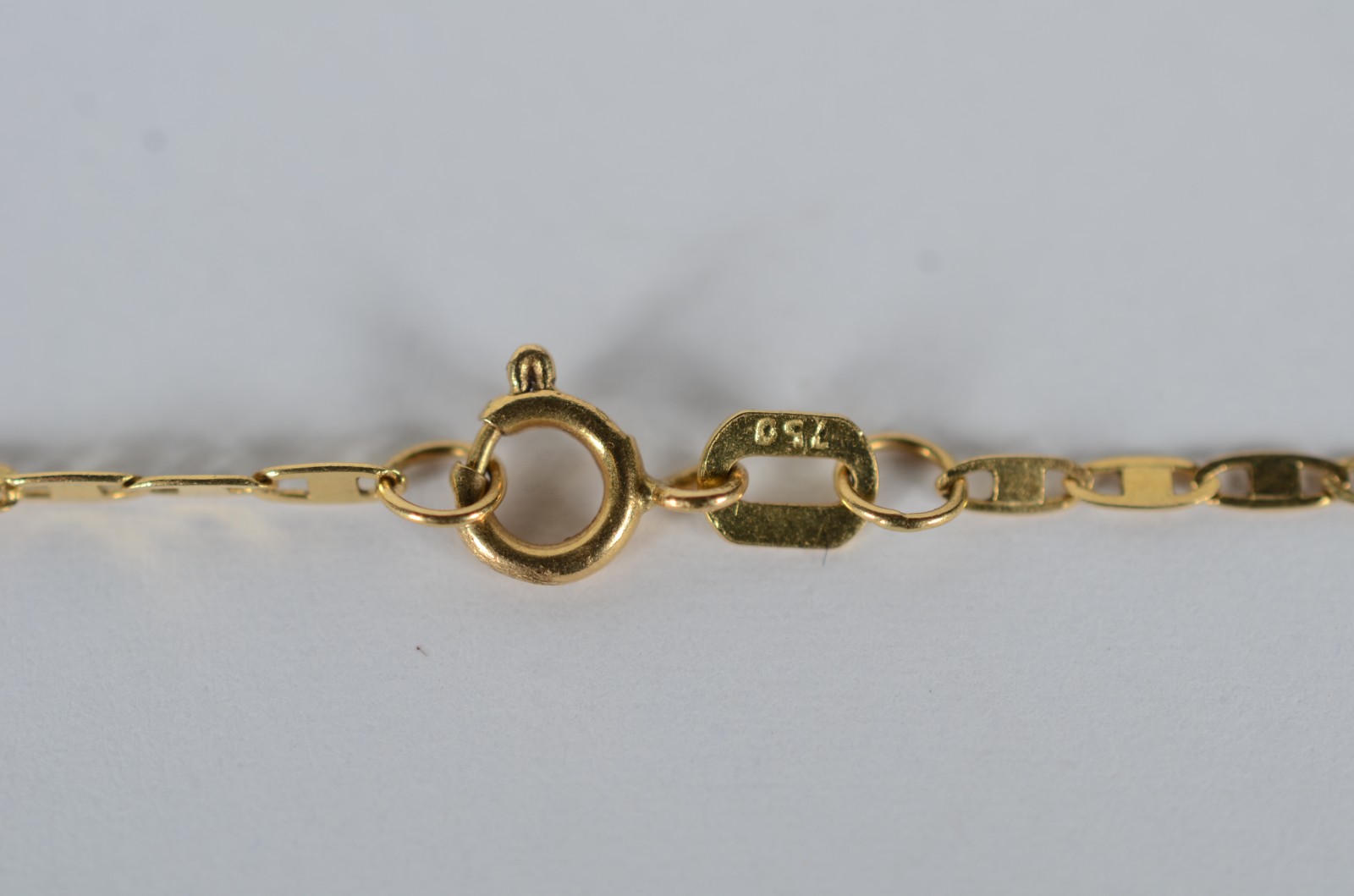 Gargantilha de ouro 18k., contraste 750 com pendente. (Por motivos de... - foto 6 de 7
