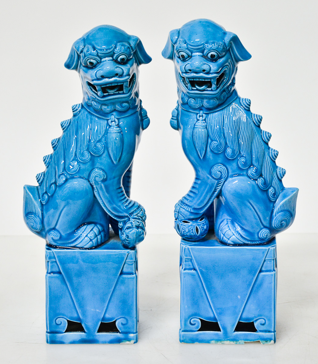 Par de cães de Fó de porcelana oriental azul turquesa, alt. 30 cm.