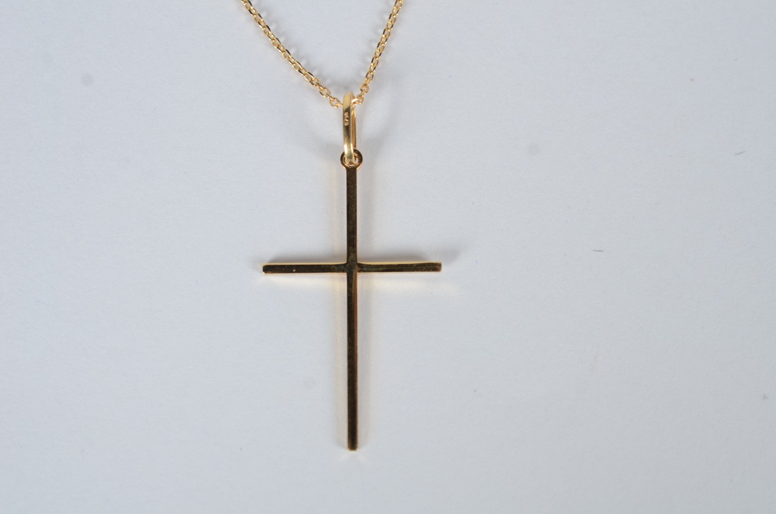 Colar de ouro 18k., contraste 750 com crucifixo. (Por motivos de... - foto 1 de 6