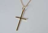 Colar de ouro 18k., contraste 750 com crucifixo... - Colar de ouro 18k., contraste 750 com crucifixo.  (Por motivos de segurança a peça não se encontra na loja)