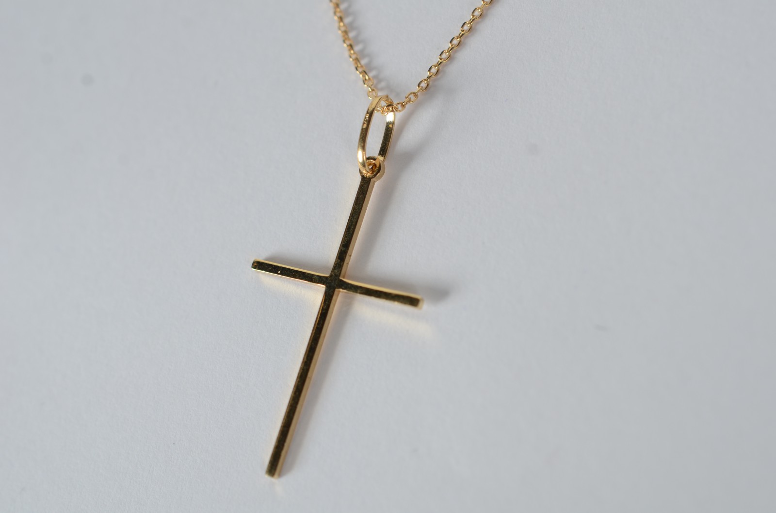 Colar de ouro 18k., contraste 750 com crucifixo. (Por motivos de... - foto 2 de 6