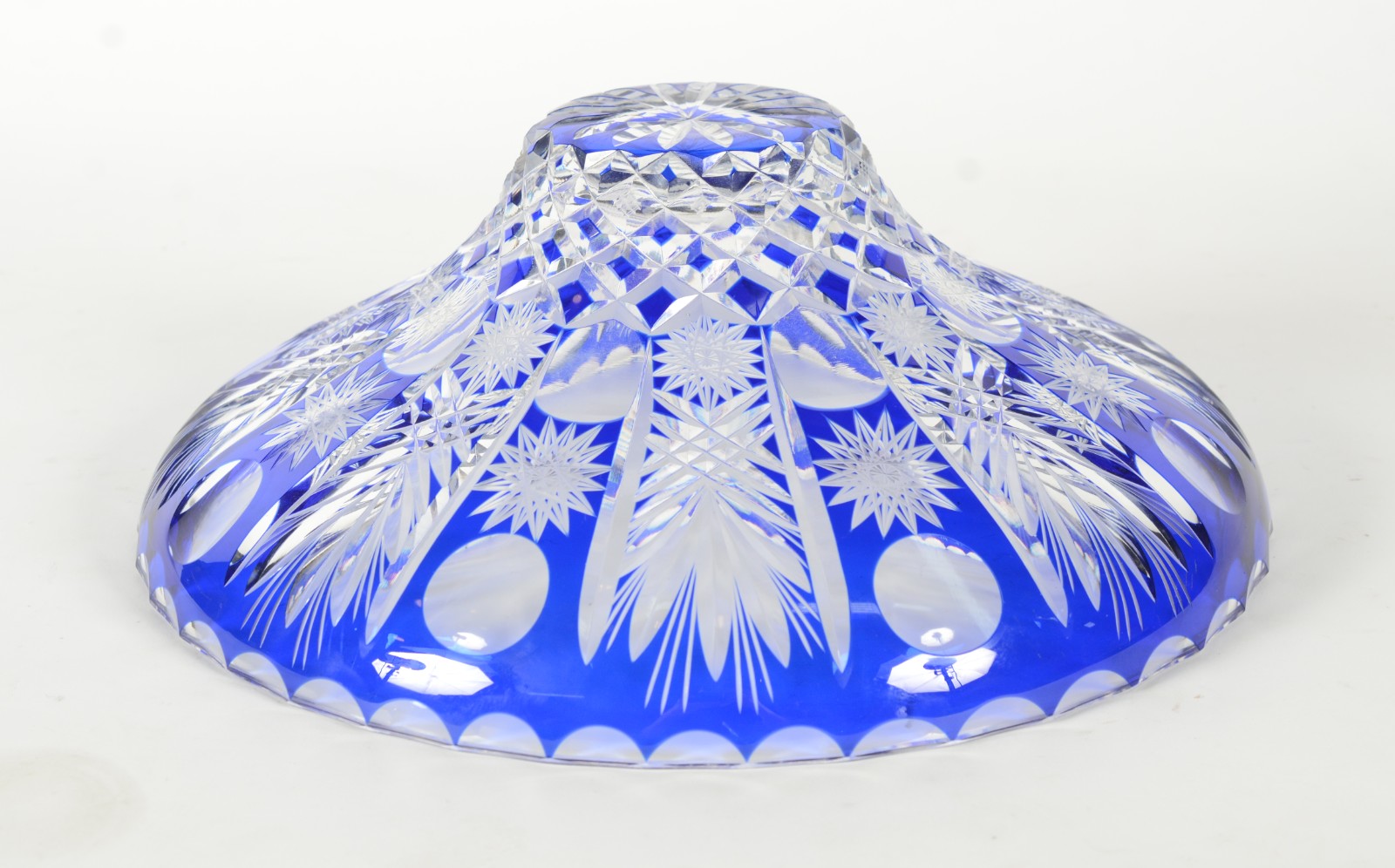 Centro de mesa de cristal doublé azul lapidado. - foto 6 de 6