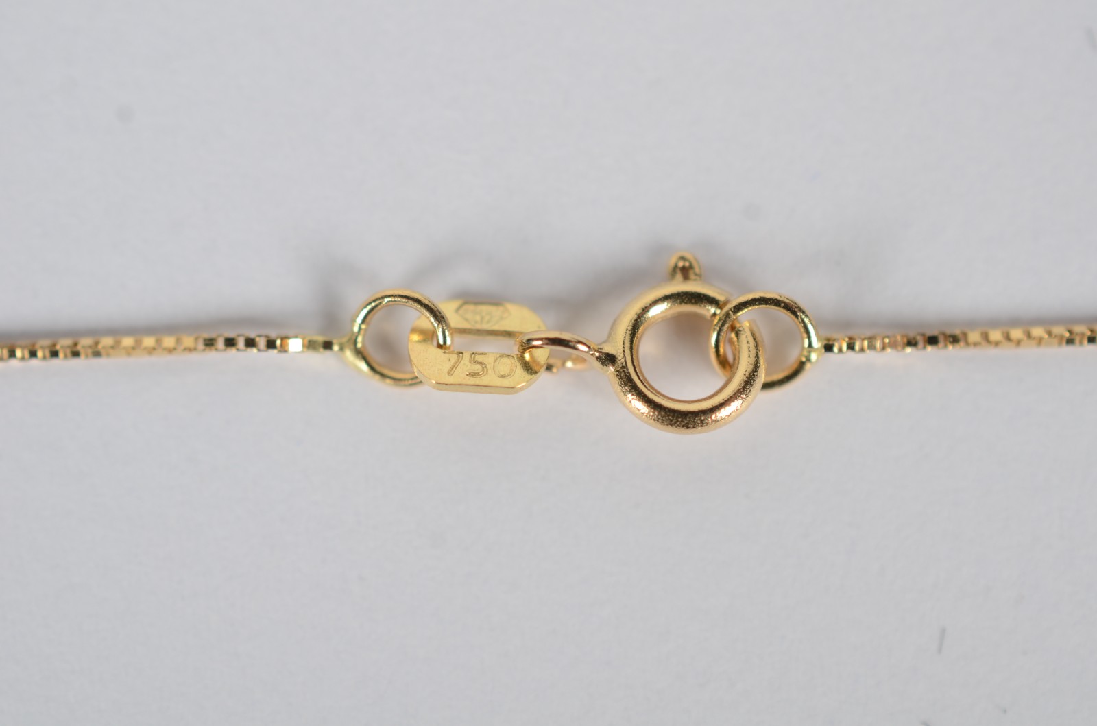 Colar de ouro 18k., contraste 750 com pendente na forma de coração... - foto 5 de 6