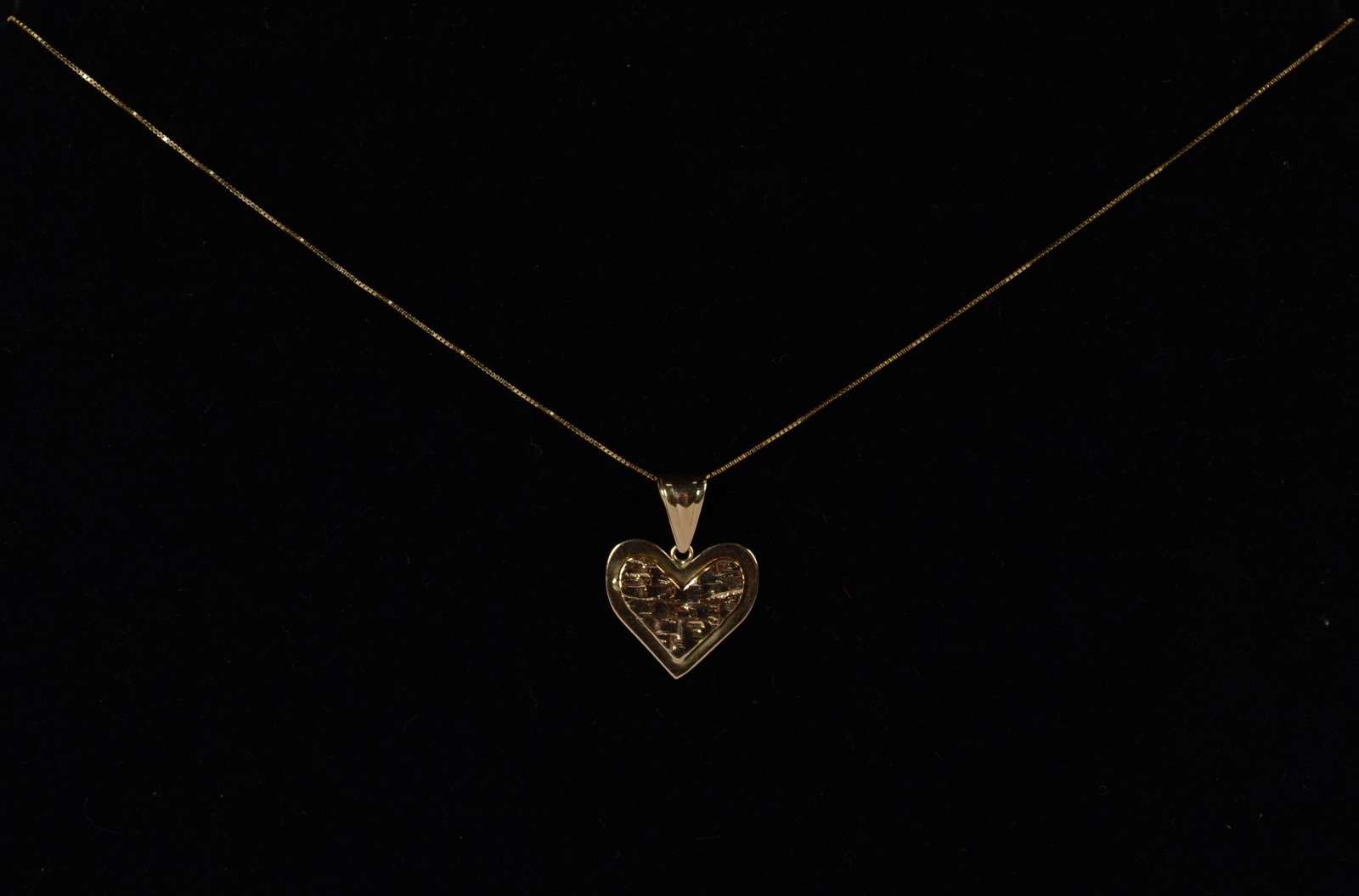 Colar de ouro 18k., contraste 750 com pendente na forma de coração... - foto 6 de 6