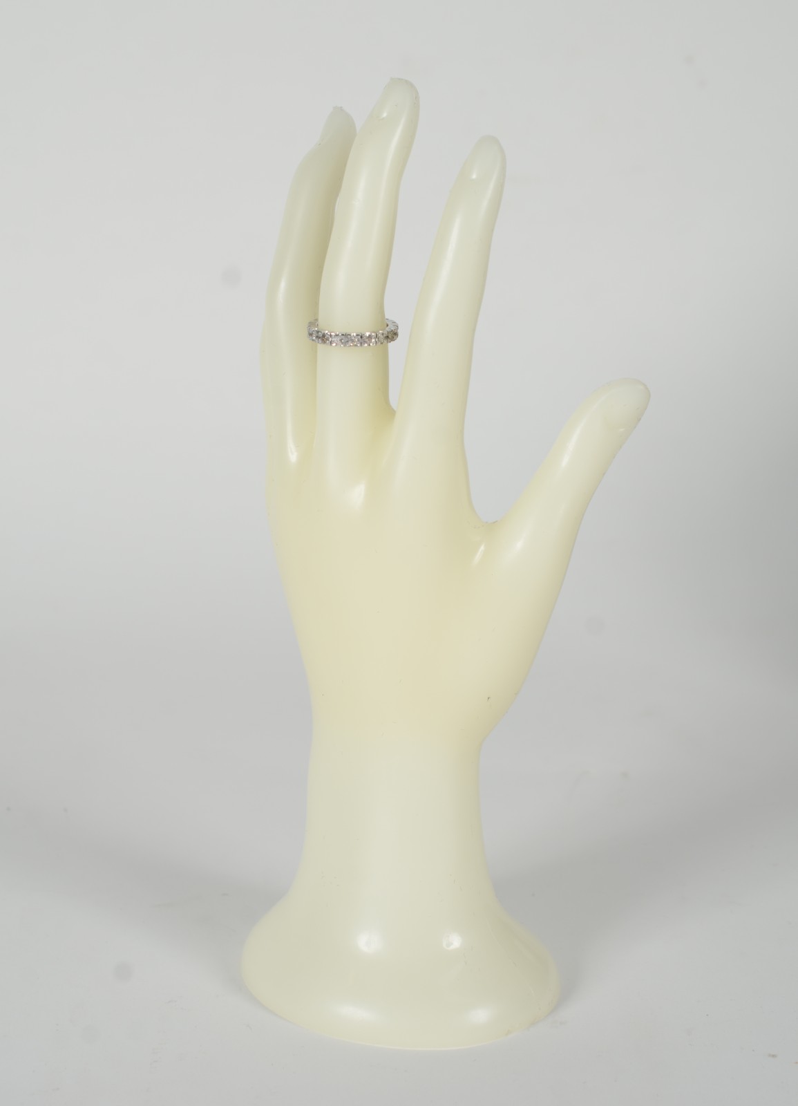 Aliança completa de ouro branco aproximadamente 1 ct de brilhante... - foto 6 de 7
