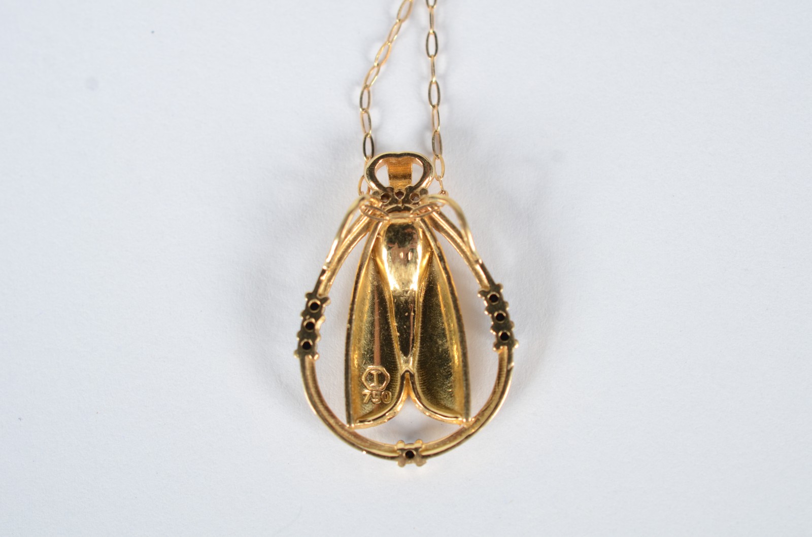 Colar de ouro 18k., com pendente de Nossa Senhora Aparecida. (Por... - foto 2 de 5