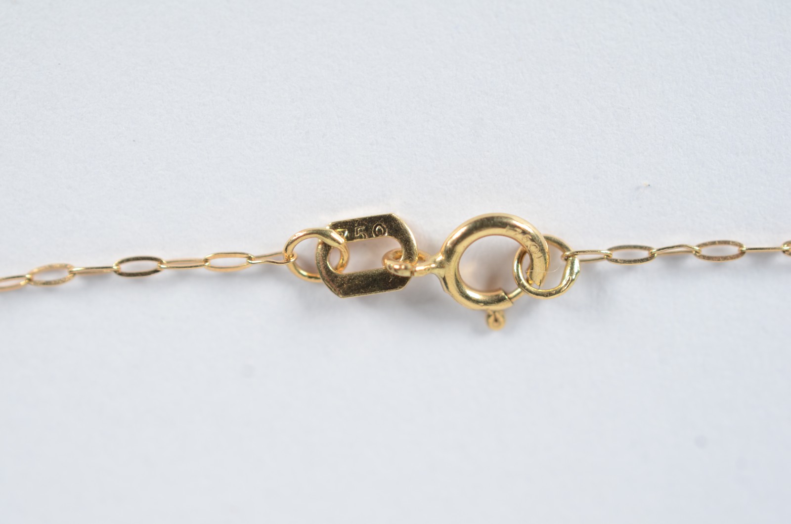 Colar de ouro 18k., com pendente de Nossa Senhora Aparecida. (Por... - foto 3 de 5