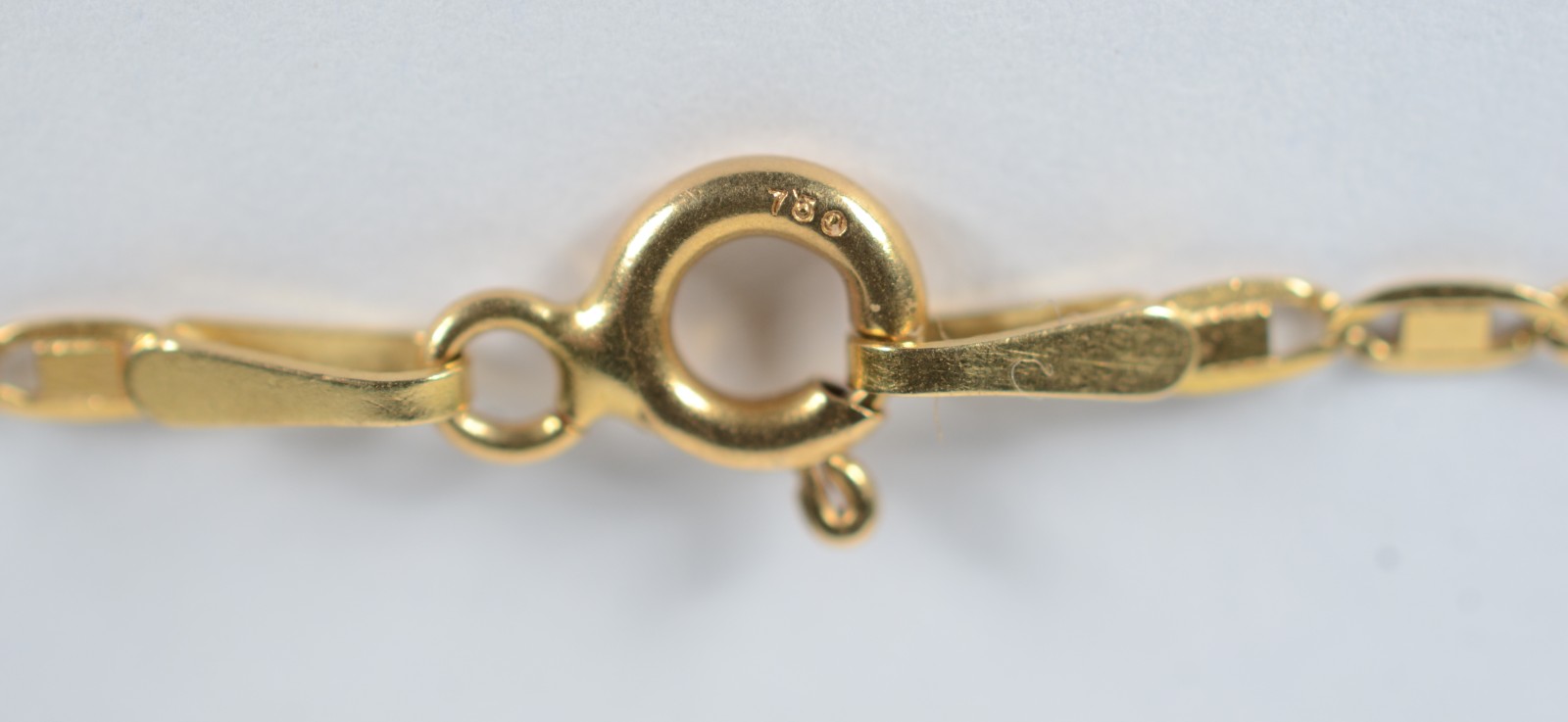 Colar de ouro 18k., contraste 750 com crucifixo. (Por motivos de... - foto 5 de 6