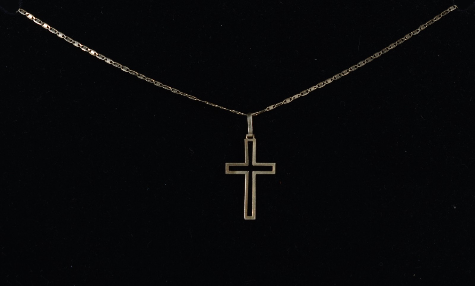 Colar de ouro 18k., contraste 750 com crucifixo. (Por motivos de... - foto 6 de 6