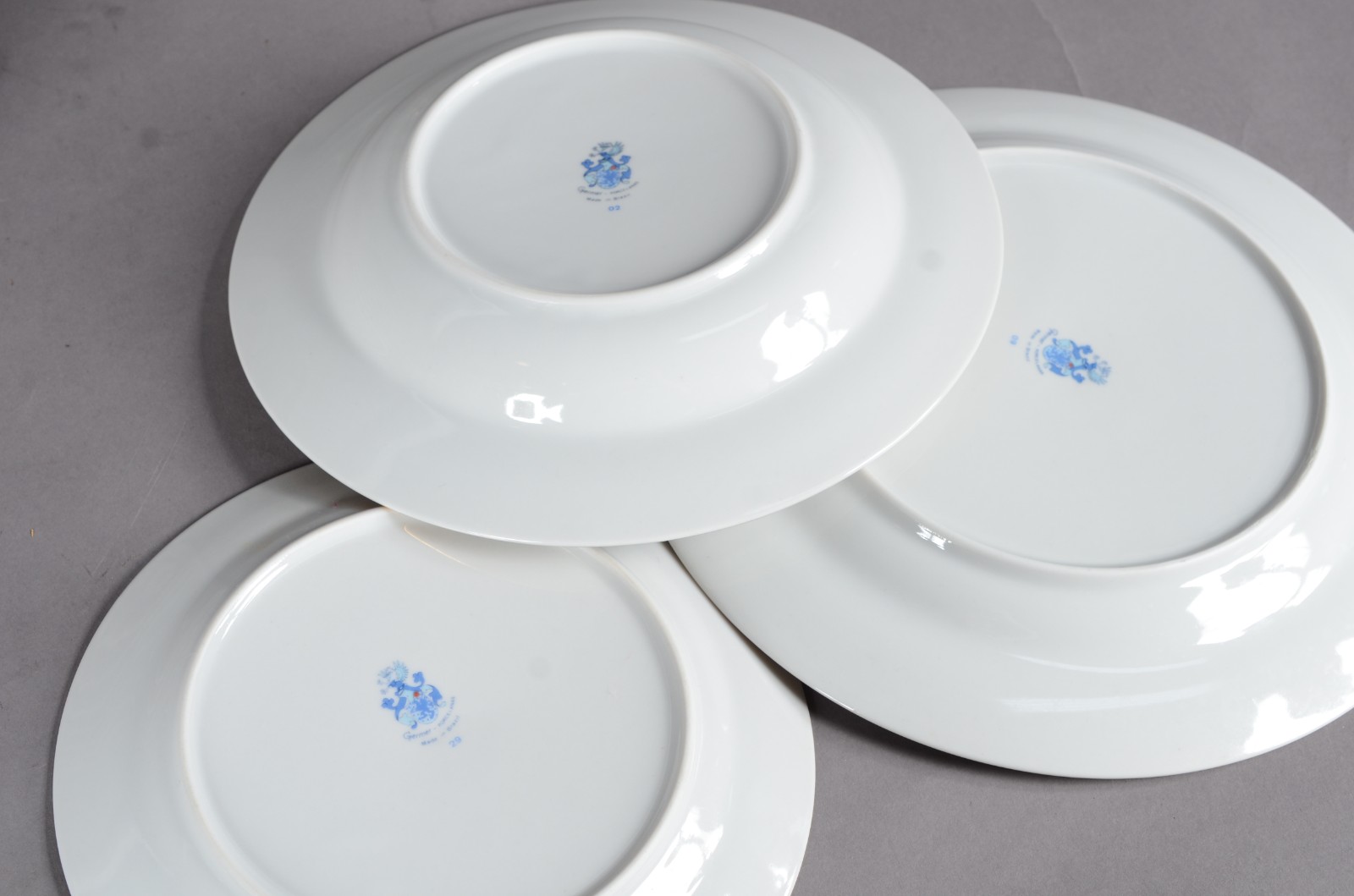 Serviço de jantar de porcelana Germer, borda com flores em policromia... - foto 5 de 7