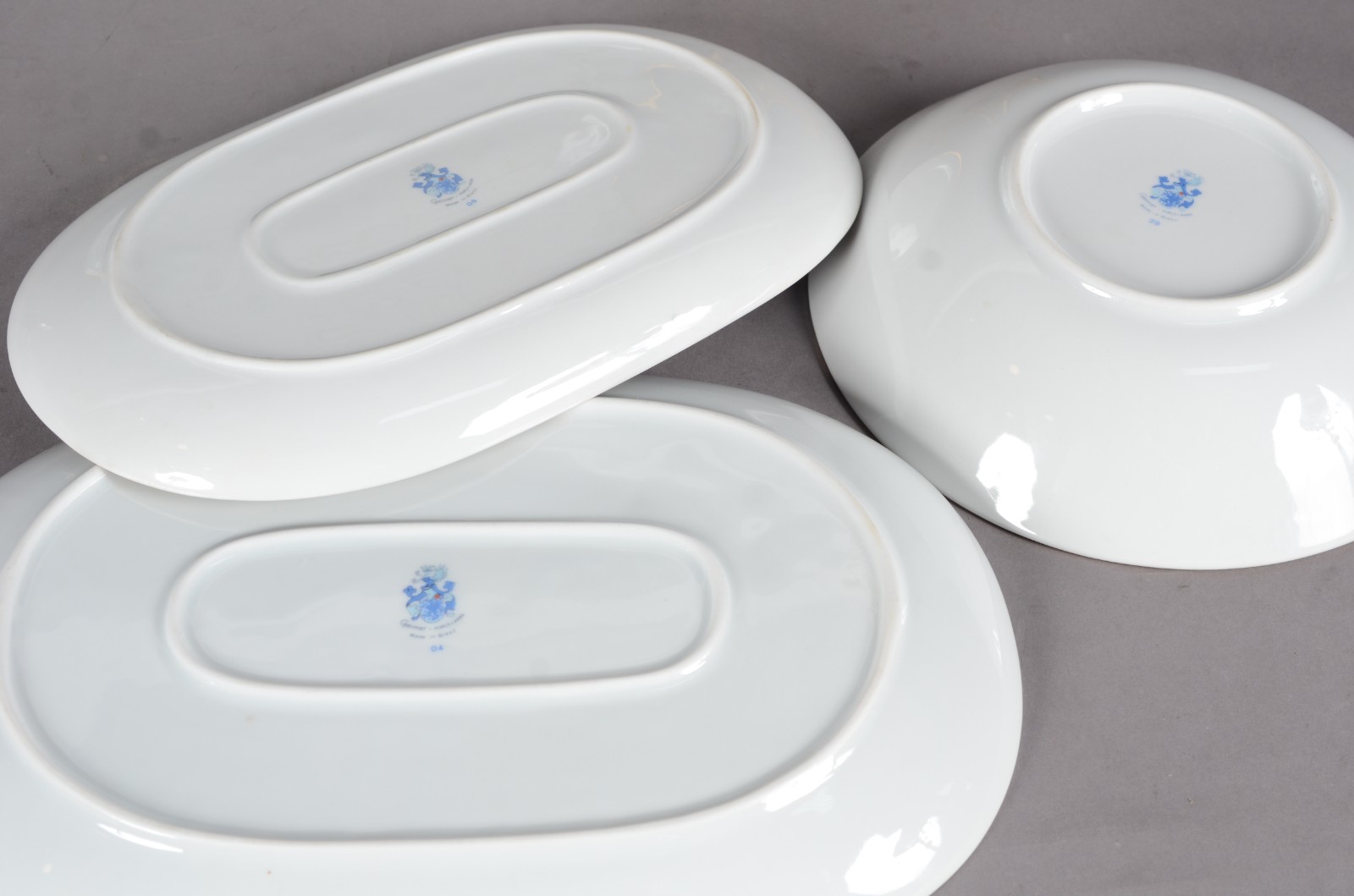 Serviço de jantar de porcelana Germer, borda com flores em policromia... - foto 6 de 7