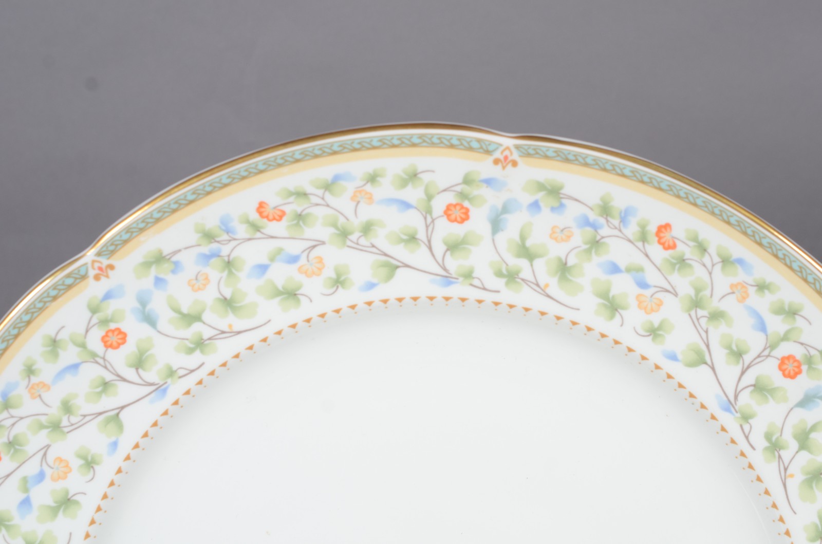 Serviço de chá e café de porcelana Royal Bone Chine, delicada... - foto 2 de 11