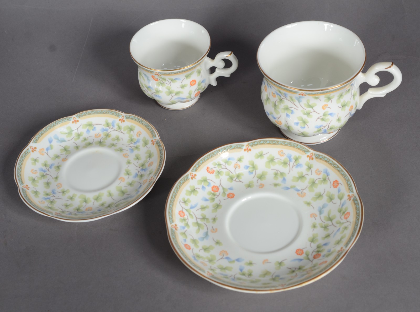 Serviço de chá e café de porcelana Royal Bone Chine, delicada... - foto 4 de 11