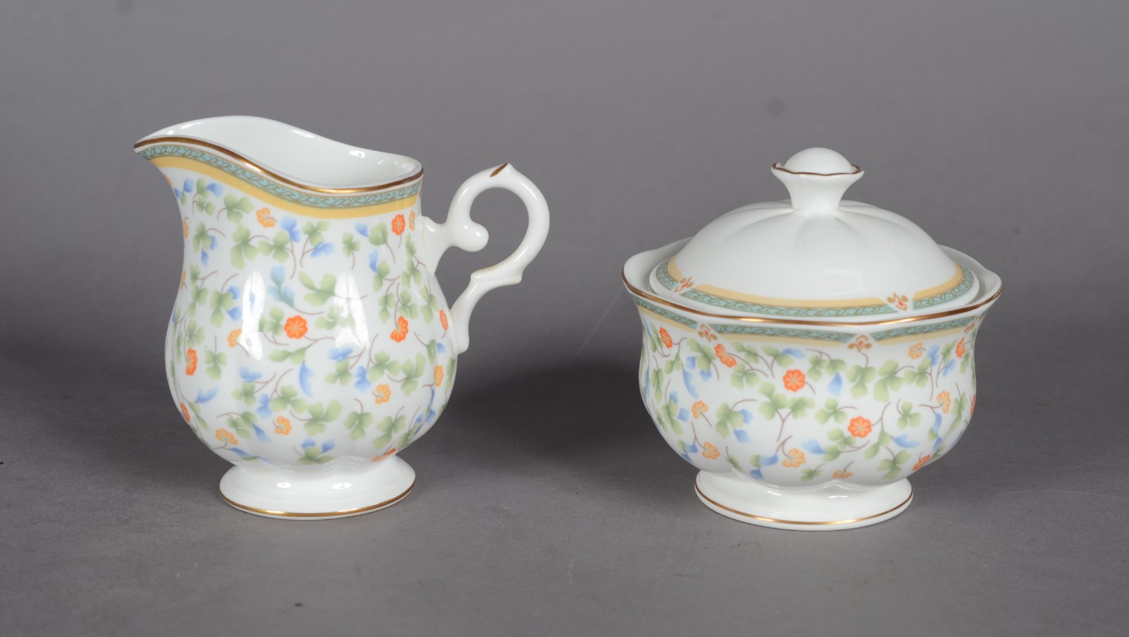 Serviço de chá e café de porcelana Royal Bone Chine, delicada... - foto 7 de 11