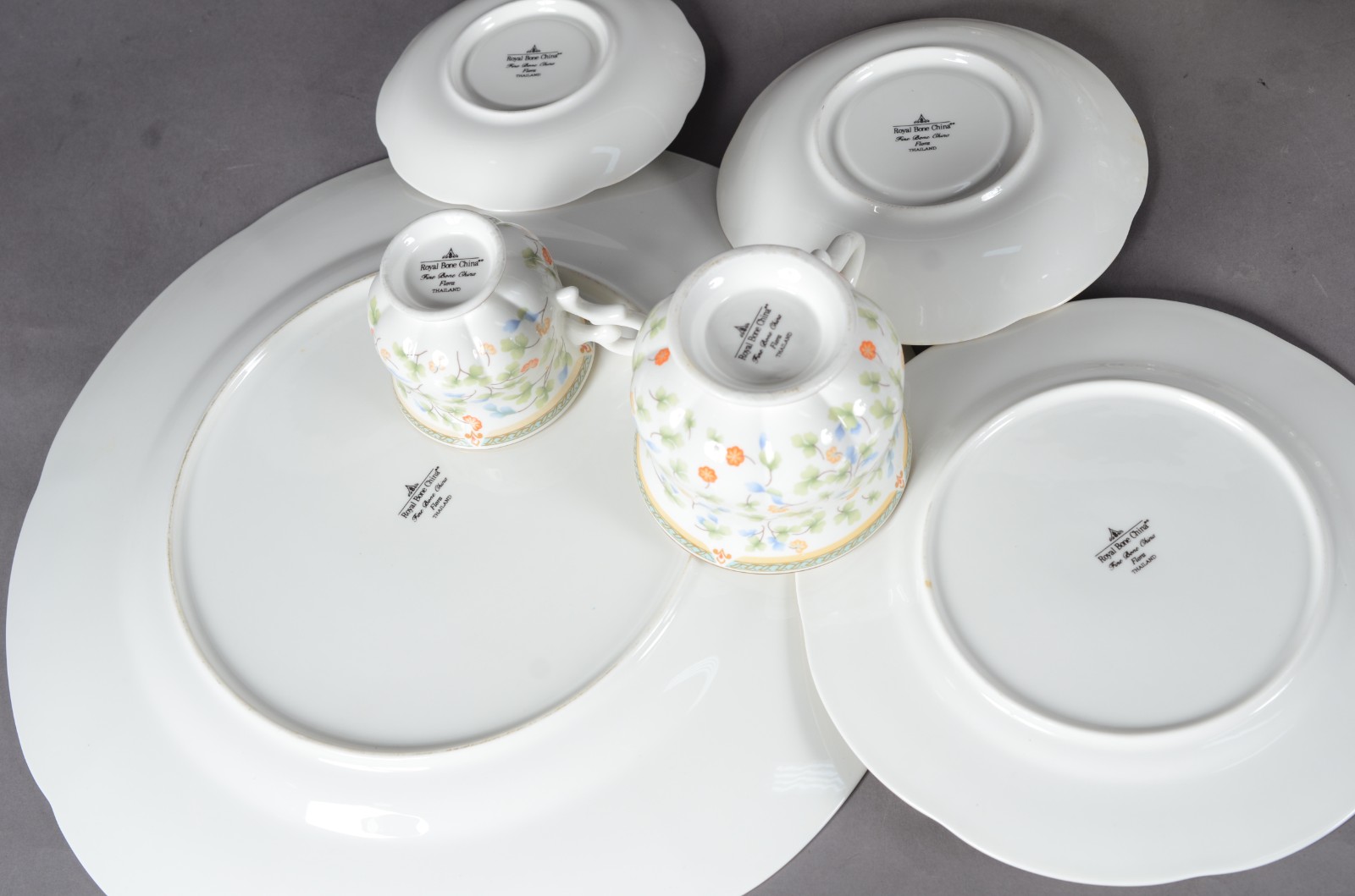 Serviço de chá e café de porcelana Royal Bone Chine, delicada... - foto 9 de 11
