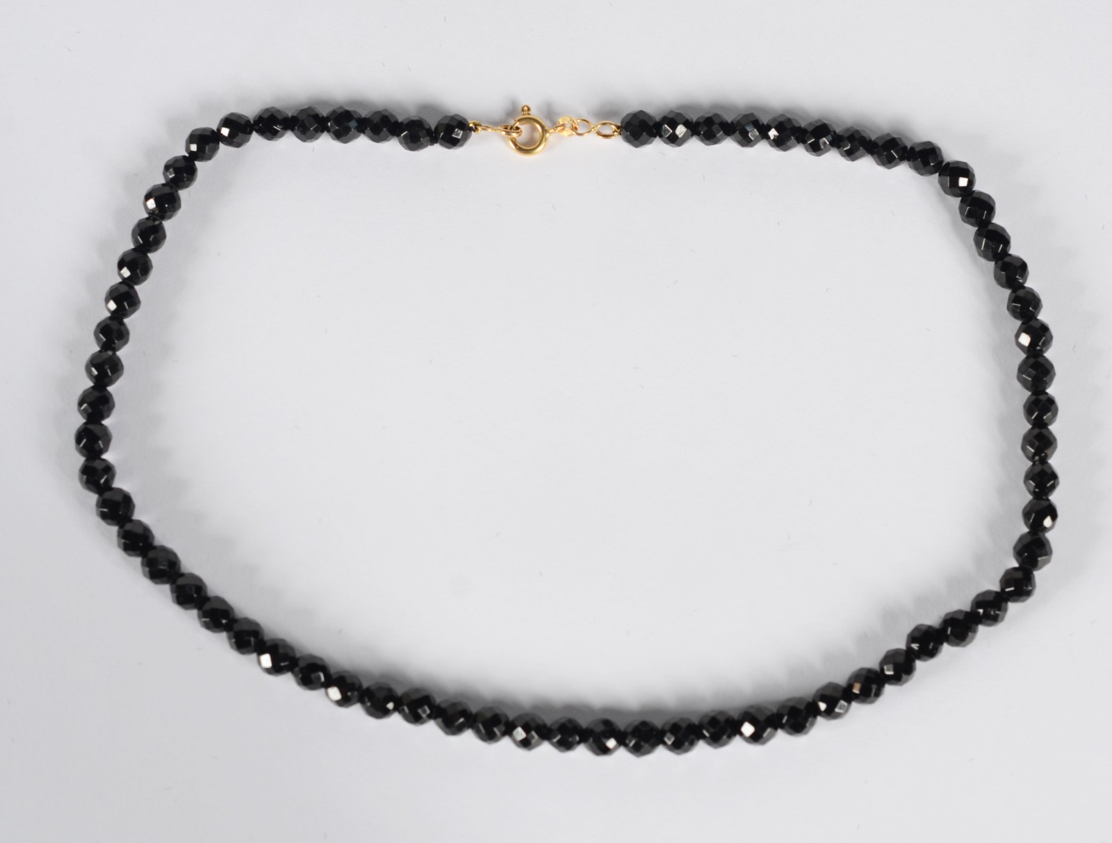 Colar de ouro 18 k., contraste 750 com 67 pedras turmalinas negras... - foto 2 de 5