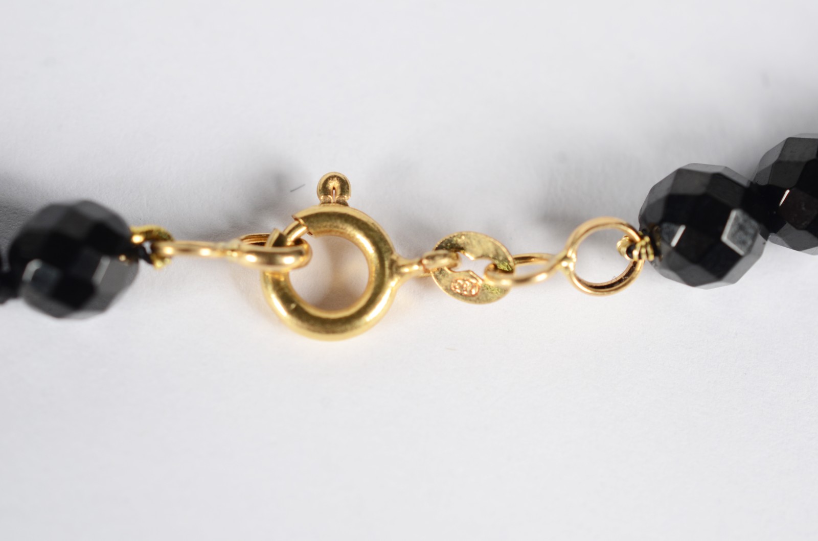 Colar de ouro 18 k., contraste 750 com 67 pedras turmalinas negras... - foto 4 de 5