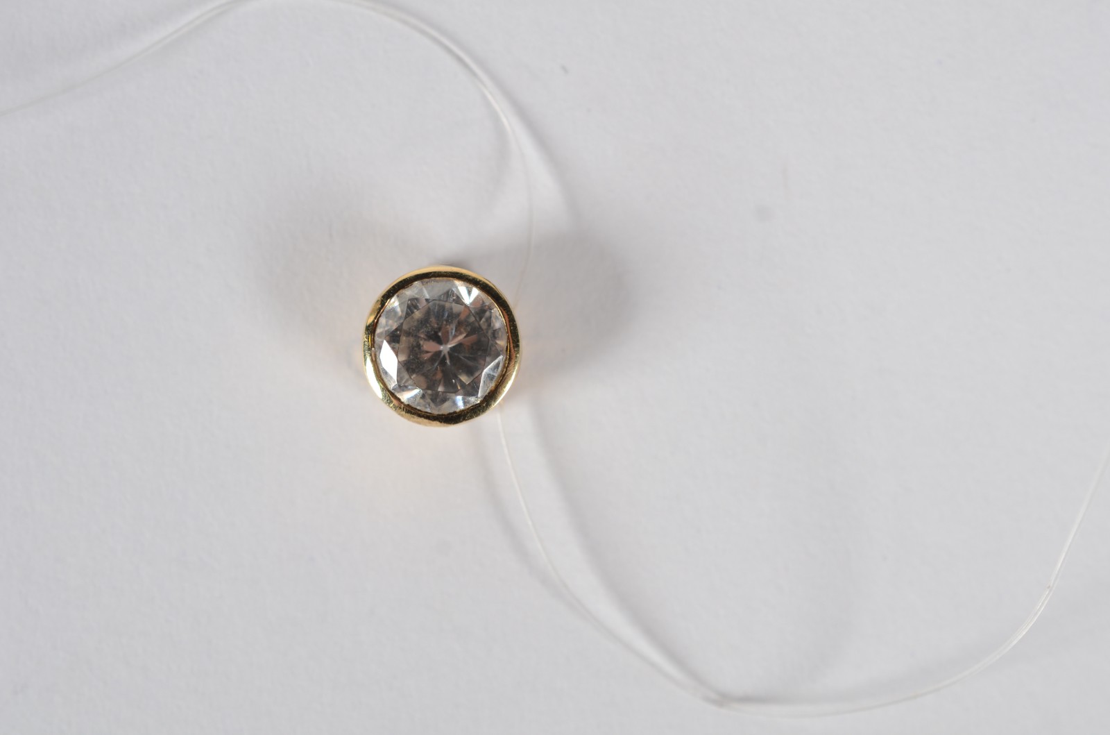 Colar de ouro 18 k., contraste 750 com pedra de luz. (Por motivos de... - foto 1 de 6