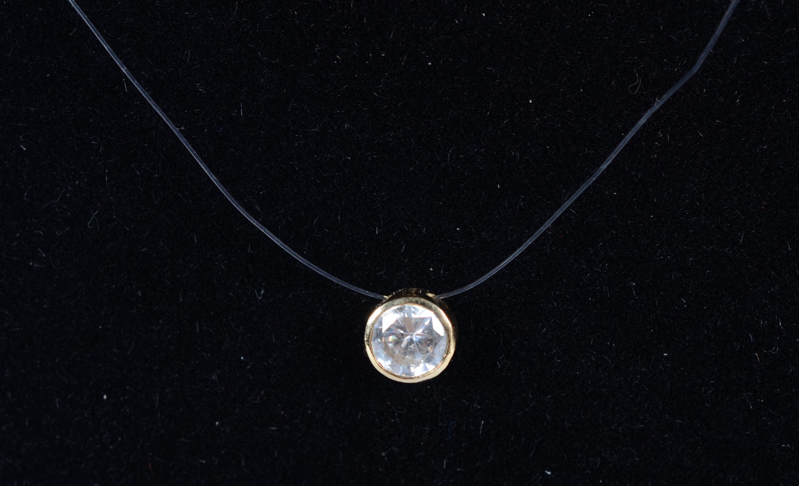 Colar de ouro 18 k., contraste 750 com pedra de luz. (Por motivos de... - foto 6 de 6
