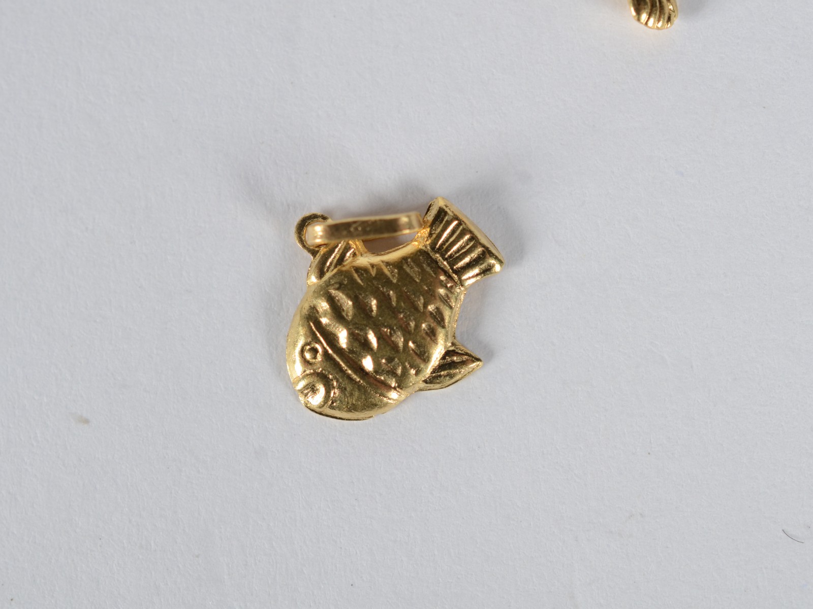 Conjunto composto de 4 pendentes de ouro 18 k., contraste 750, sendo... - foto 3 de 6