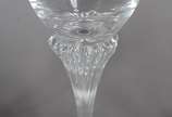 Strauss (1983),  - Serviço de cristal composto de: 6 flutes para champagne, 5 para água, 6 para vinho branco, 6 para vinho tinto e 6 para licor. Total: 29 peças.